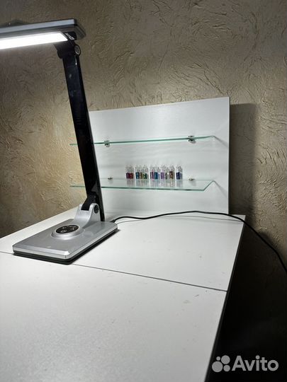 Маникюрный стол