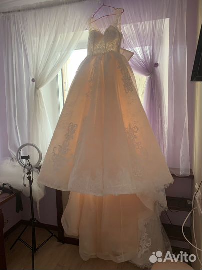 Свадебное платье со шлейфом 44 46 48р