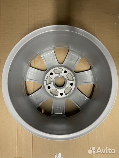 Литой диск R17 VW Touareg