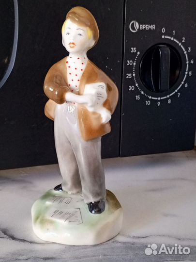 Фарфоровые статуэтки СССР газетчик