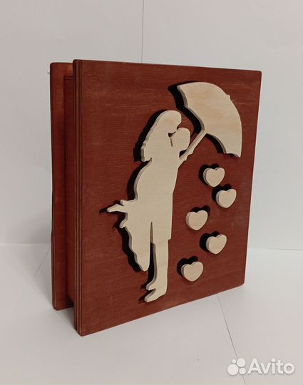 Деревянная шкатулка