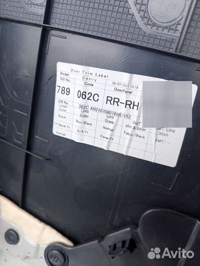 Обшивка задней правой двери toyota camry V75 V70