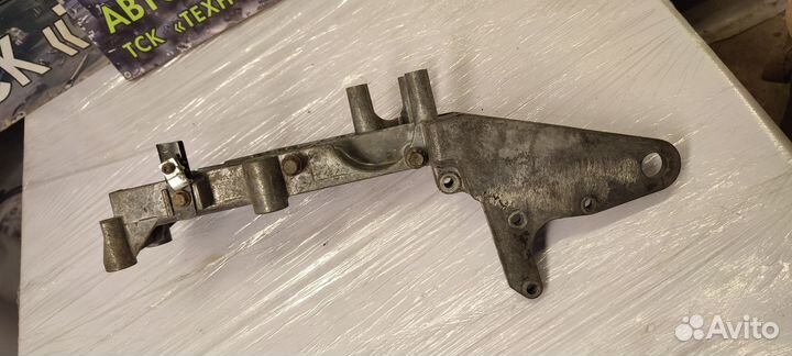 Кронштейн генератора Volvo S80