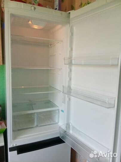 Холодильник indesit