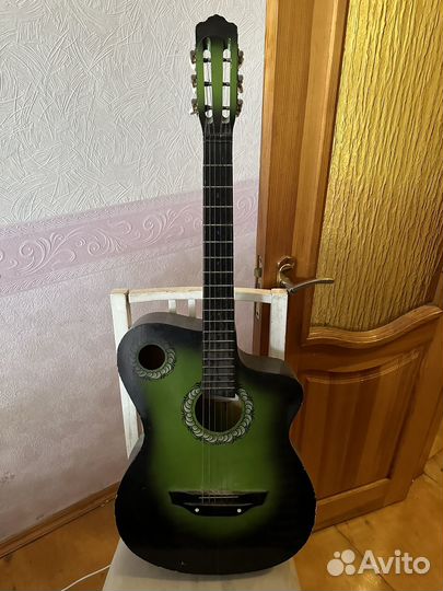 Акустическая гитара