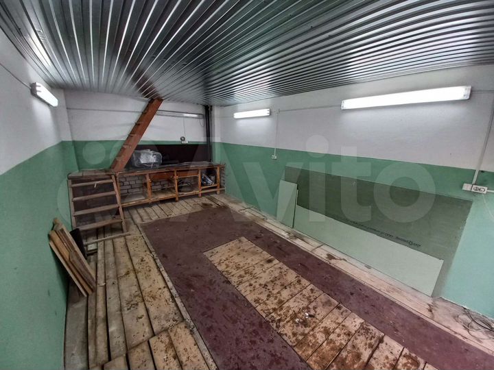 Гараж, > 30 м²