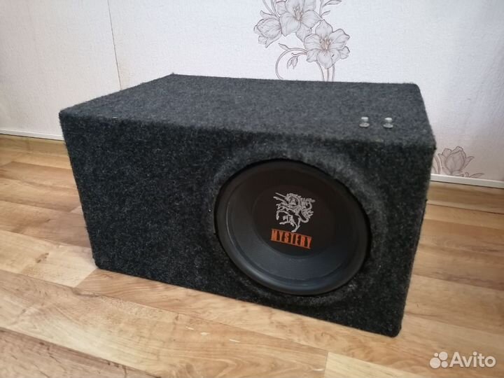 Автомобильный сабвуфер