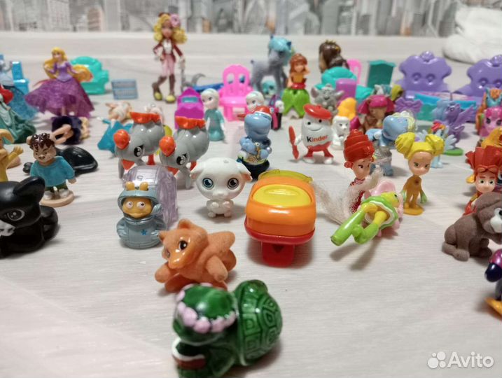 Игрушки из киндера пакетом