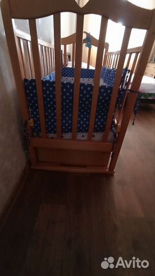 Детская кровать с продольным маятником