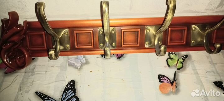 Вешалки резные