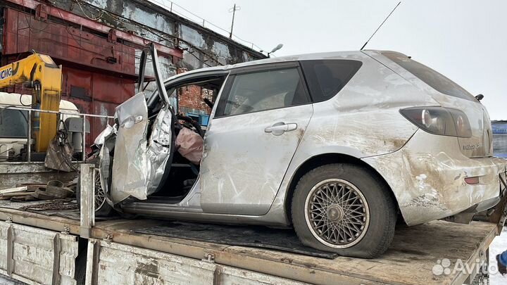 Mazda 3 1.6 МТ, 2008, битый, 200 000 км