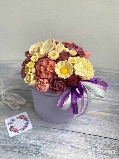 Букет из шоколадных цветов, клубника в шоколаде