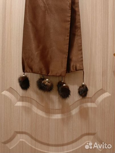 Шёлковый шарф с кисточками из норки