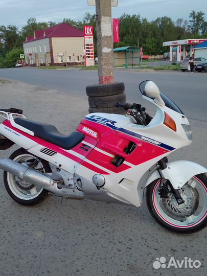 Honda CBR1000F