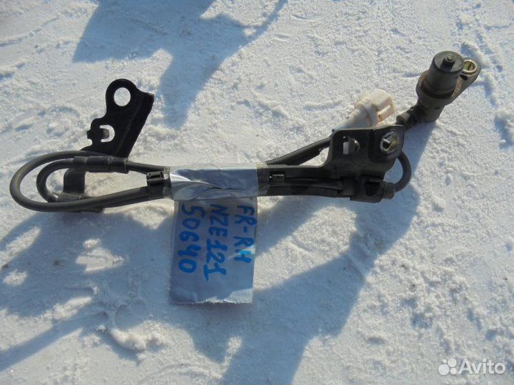 Датчик abs передний правый Toyota Corolla Fielder