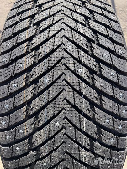 Grenlander Icedefensor Stud II 275/35 R20 129U