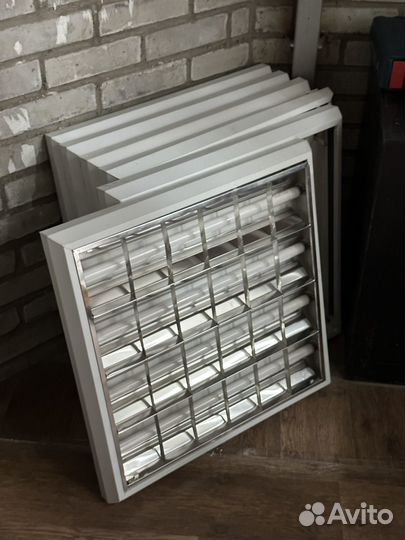 Светильник потолочный люминисцентный