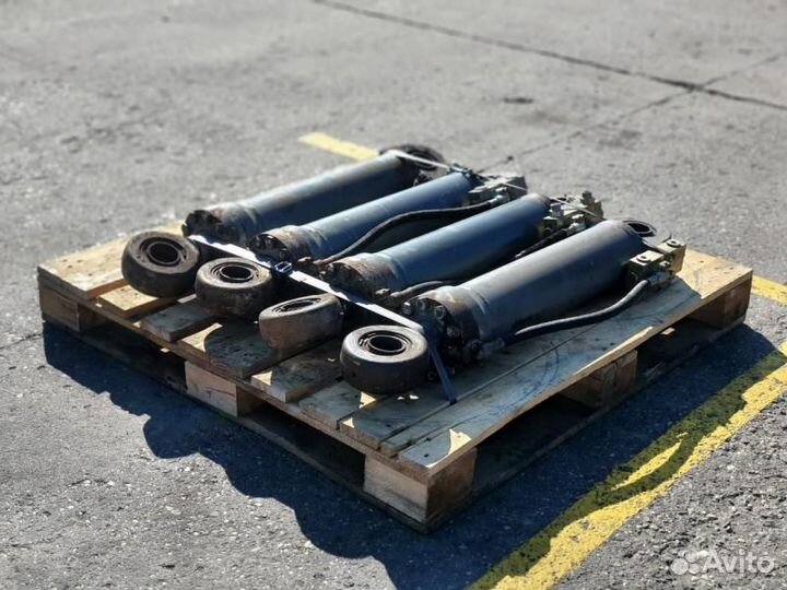 Liebherr A 316 опорный цилиндр