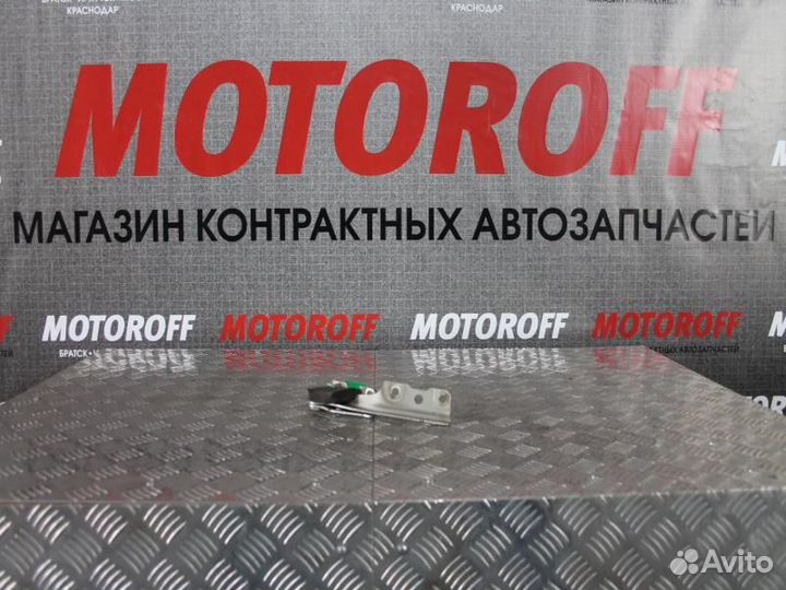 Шарнир капота правый Митсубиси Лансер CS5W А459