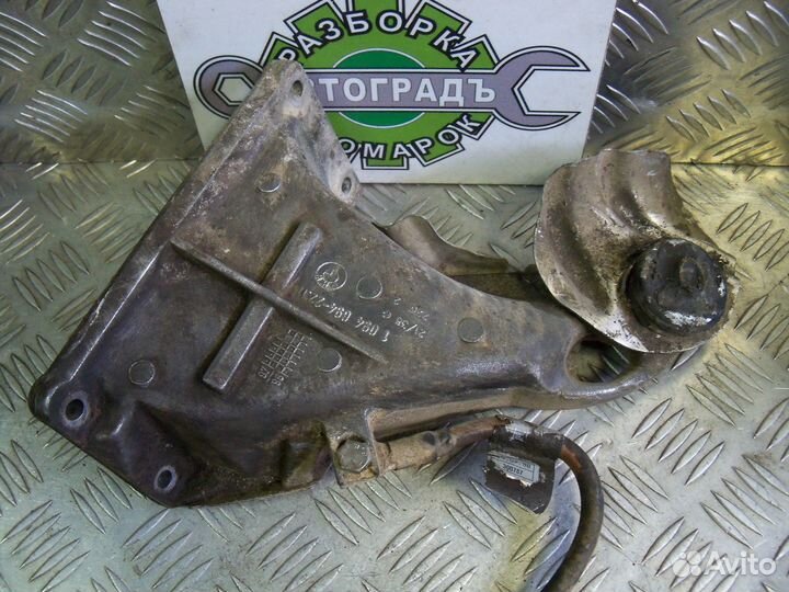 Кронштейн двигателя правый BMW E46