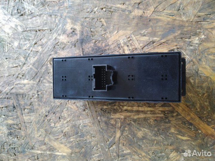 Блок управления стеклоподъемниками Opel Antara L07