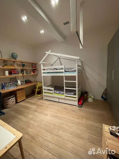 Детская двухъярусная кровать из дерева