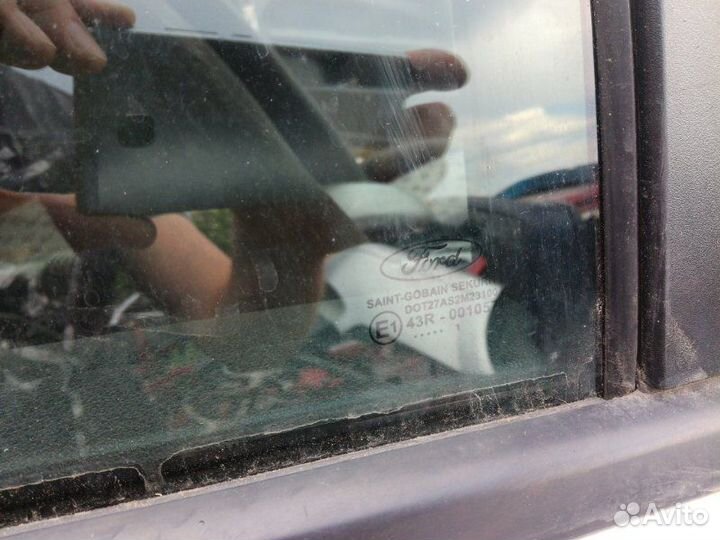 Стекло дверное заднее правое Ford Focus 2