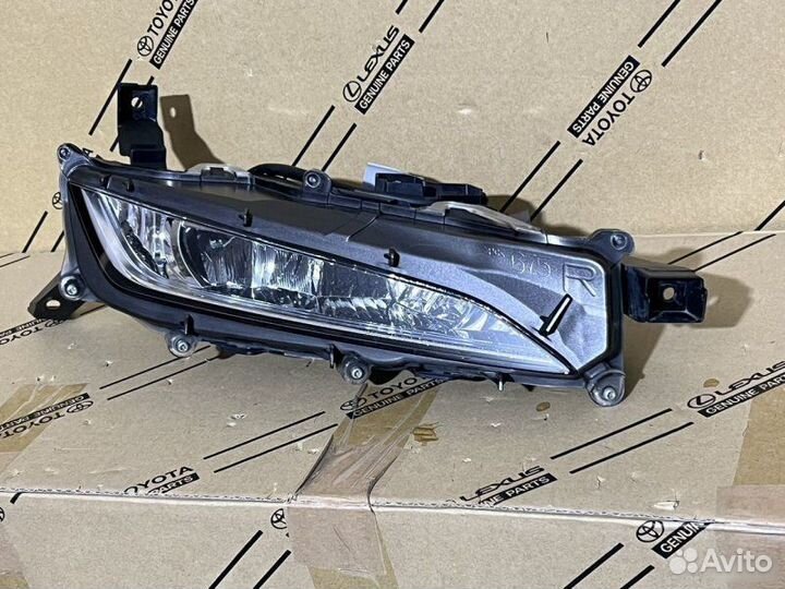 Противотуманка правая Lexus Rx