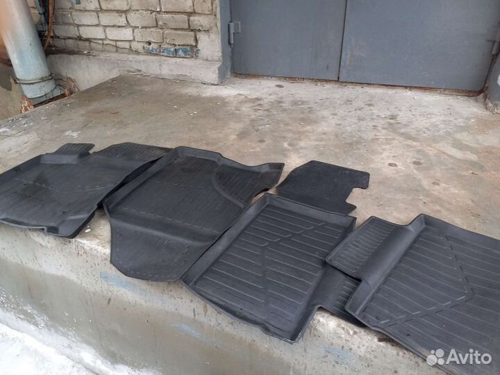 Коврики на Vesta