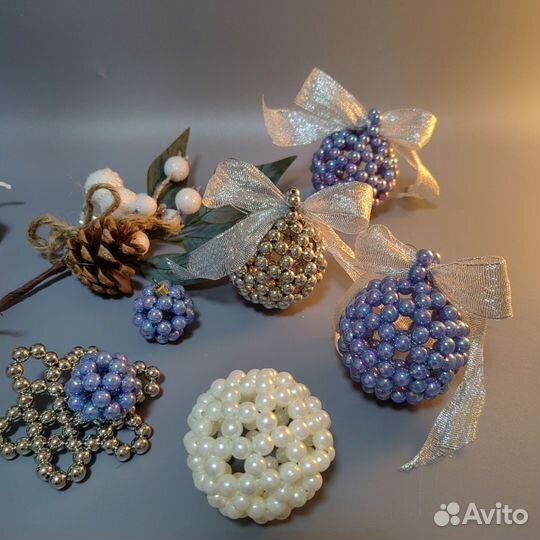 Новогодние украшения из бусин