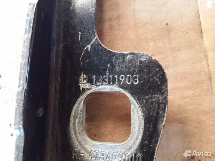 Петля капота правая Opel Corsa D 2006-2015