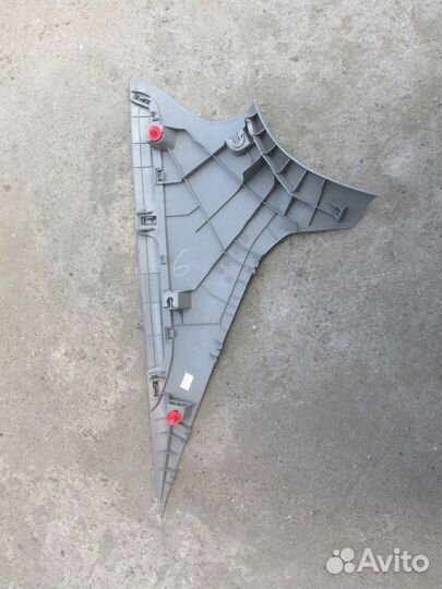 Обшивка стойки задняя верхняя правая (Honda Civic)