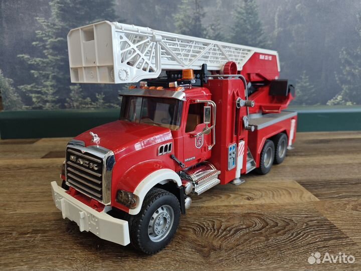 Пожарная машина Bruder mack