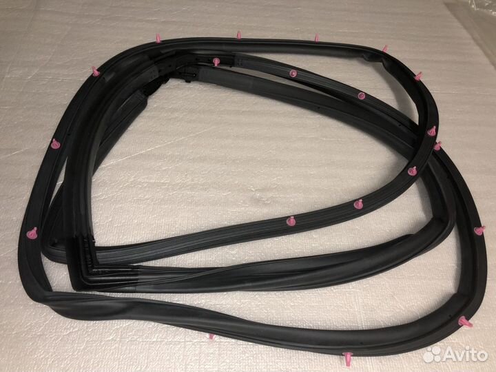 Уплотнитель toyota corolla verso 678720F010