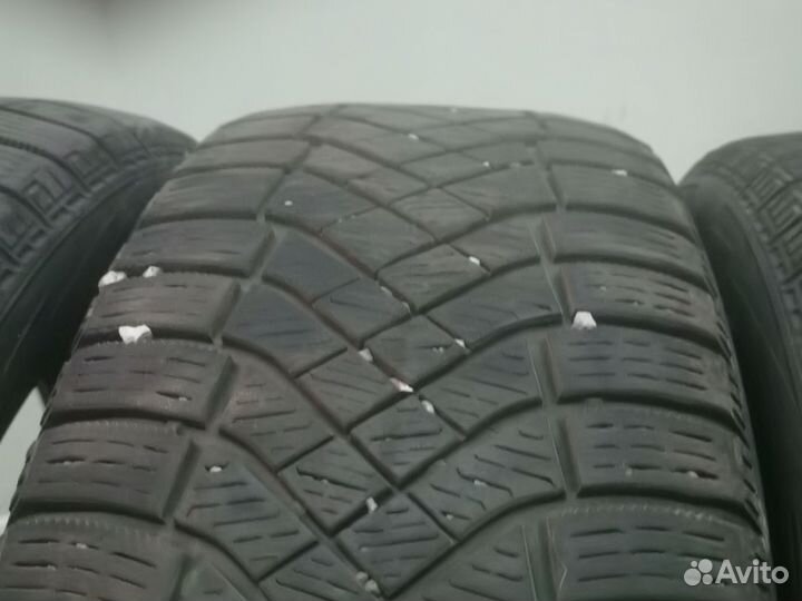 Pirelli Ice Zero 215/50 R17