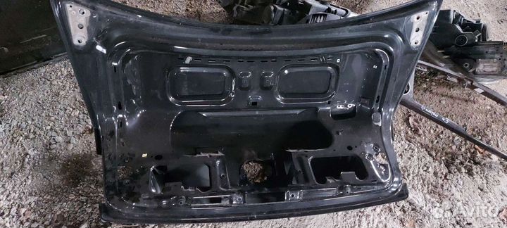 Крышка багажника на Volkswagen Phaeton