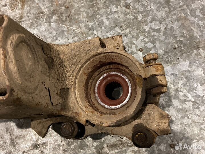 Передний правый поворотный кулак ауди 100 с3