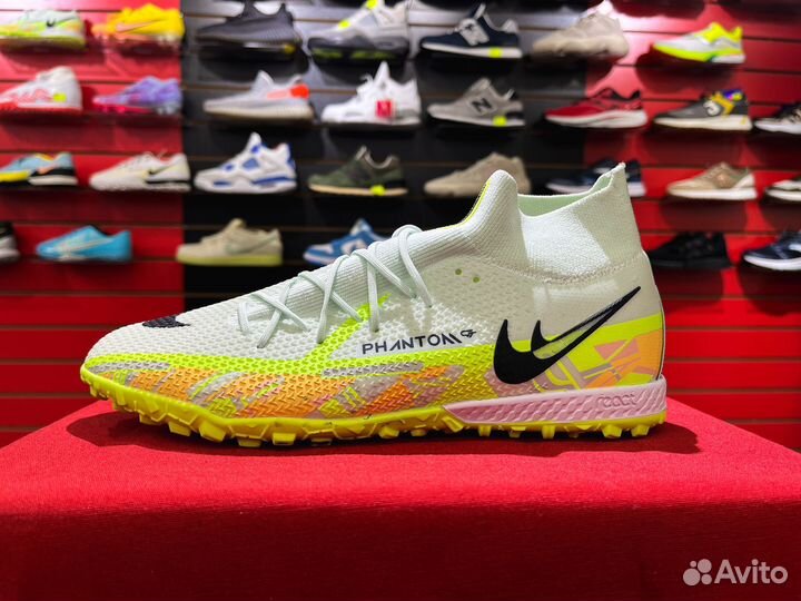 Многошиповки футбольные Nike Phantom Flyknit react