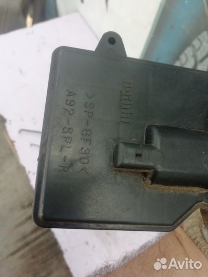 Дверной замок двери Mazda 6 (GG) 2002-2007