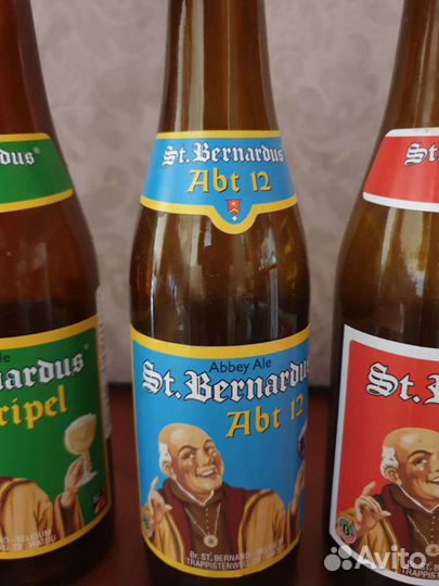 Коллекция пустых бутылок St.Bernardus