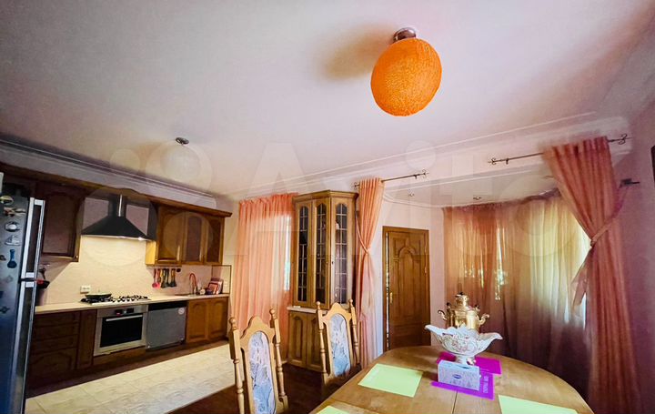 Дом 411,3 м² на участке 9,3 сот.