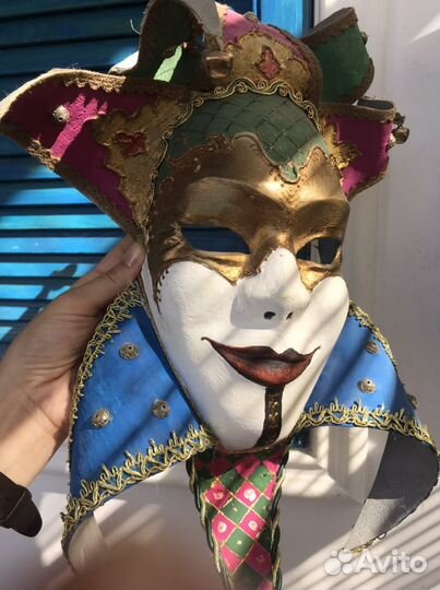 Венецианская карнавальная маска Арлекин