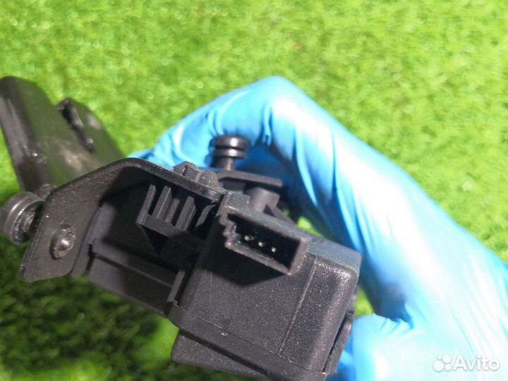 Замок крышки багажника BMW 3 e46