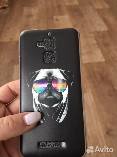 Чехол на телефон