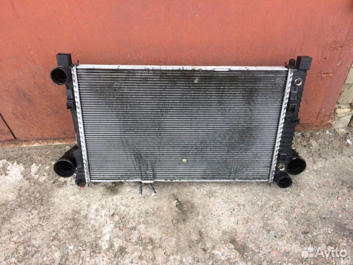 Радиатор охлаждения Мерс W 203 2003 год 2.2 CDI