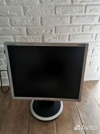 Монитор Samsung 19 дюймов