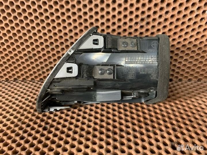 Дефлектор воздушный передний правый Nissan Teana