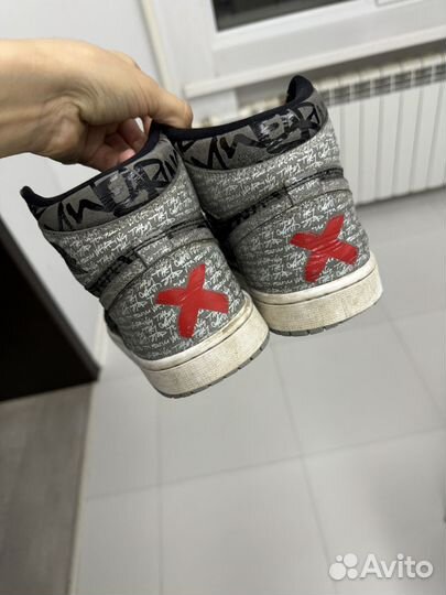 Кроссовки