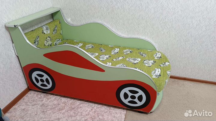 Детская кровать машинка