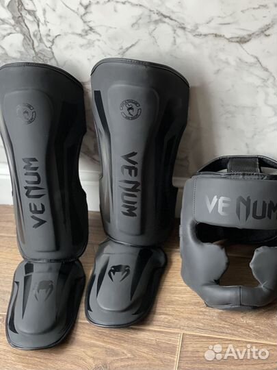 Боксерский комплект (щитки, перчатки, шлем)